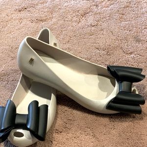 Melissa’s! EUC nude and black bow